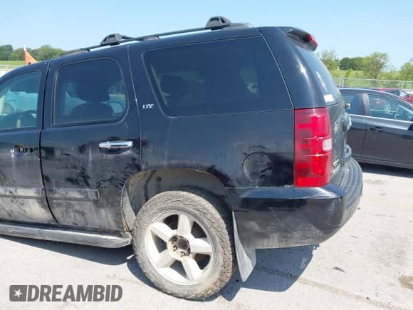 2007 Chevrolet Tahoe LTZ z VIN 1GNFK13077R331449, wystawiony jako IAAI lot #42848077 z przebiegiem Nie podano mil oraz . Historia ofert i sprzedaży dostępna na DreamBid. Obrazek 16.