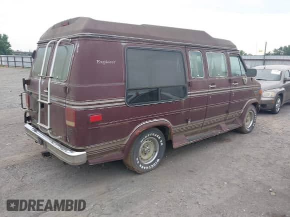 1989 Chevrolet Chevy Van with VIN 1GBEG25K5K7184695, listed as a IAAI auction lot 42432728 with 945,928 mi miles and . Bid and sale history available at DreamBid. Image 4.