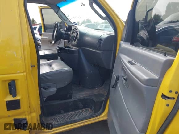 2007 Ford Econoline Cargo Commercial with VIN 1FTNE24W27DA43629, listed as a IAAI auction lot 43455665 with 202,720 mi miles and . Bid and sale history available at DreamBid. Image 5.