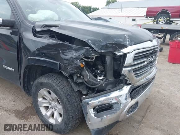 2022 Ram 1500 Laramie z VIN 1C6SRFJT2NN179069, wystawiony jako IAAI lot #43127220 z przebiegiem 83 741 mil mil oraz . Historia ofert i sprzedaży dostępna na DreamBid. Obrazek 6.