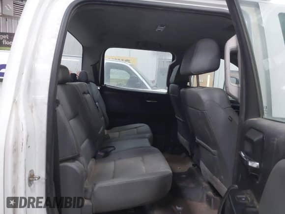 2019 Chevrolet Silverado 2500HD с VIN 1GB1KREG7KF176864, выставлен на аукционе IAAI как лот 41598443 с пробегом Не указан миль и . История ставок и продаж доступна на DreamBid. Изображение 8.