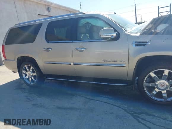 2013 Cadillac Escalade ESV Luxury с VIN 1GYS4HEF9DR227157, выставлен на аукционе IAAI как лот 41972793 с пробегом 114 314 миль миль и . История ставок и продаж доступна на DreamBid. Изображение 14.