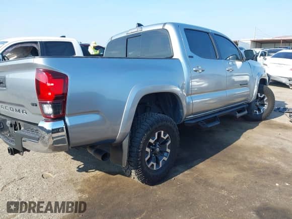 2022 Toyota Tacoma SR5 with VIN 3TMAZ5CN3NM194543, listed as a IAAI auction lot 43031222 with 21,800 mi miles and . Bid and sale history available at DreamBid. Image 4.