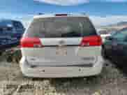 2004 Toyota Sienna XLE z VIN 5TDBA22CX4S001118, wystawiony jako Copart lot #65920175 z przebiegiem 251 232 mil mil oraz Szkoda całkowita • Salvage title. Historia ofert i sprzedaży dostępna na DreamBid. Obrazek 6.