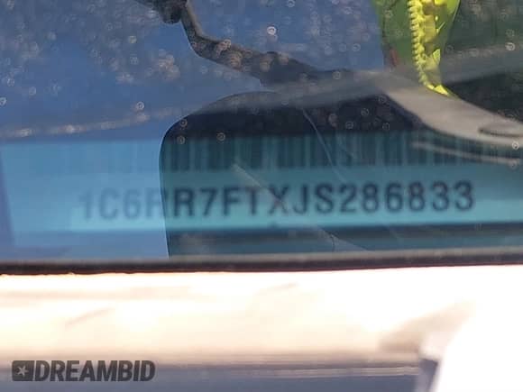 2018 Ram 1500 Express z VIN 1C6RR7FTXJS286833, wystawiony jako IAAI lot #41902890 z przebiegiem 29 560 mil mil oraz . Historia ofert i sprzedaży dostępna na DreamBid. Obrazek 9.