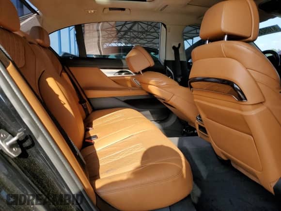 2016 BMW 7 Series 740i z VIN WBA7E2C52GG504132, wystawiony jako Copart lot #81092345 z przebiegiem 139 249 mil mil oraz Czysty tytuł • Clean title. Historia ofert i sprzedaży dostępna na DreamBid. Obrazek 10.