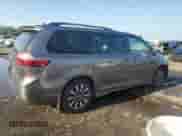 2018 Toyota Sienna LE z VIN 5TDJZ3DC3JS203625, wystawiony jako Copart lot #61287235 z przebiegiem 98 183 mil mil oraz Szkoda całkowita • Salvage title. Historia ofert i sprzedaży dostępna na DreamBid. Obrazek 3.