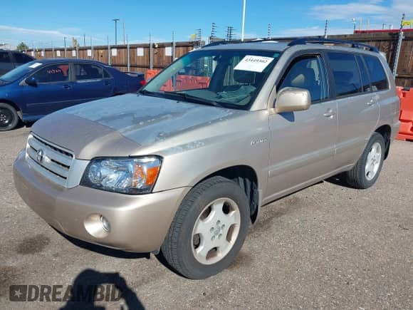 2005 Toyota Highlander with VIN JTEEP21AX50131797, listed as a IAAI auction lot 43449302 with 230,185 mi miles and . Bid and sale history available at DreamBid. Image 2.