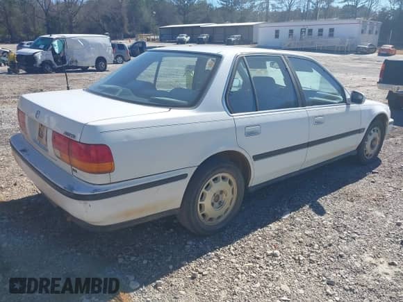 1992 Honda Accord LX z VIN JHMCB7659NC048944, wystawiony jako IAAI lot #41704471 z przebiegiem 253 535 mil mil oraz . Historia ofert i sprzedaży dostępna na DreamBid. Obrazek 4.