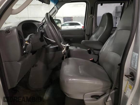 2008 Ford Econoline Cargo Commercial с VIN 1FTNS24W88DB46242, выставлен на аукционе Copart как лот 81156774 с пробегом 43 636 миль миль и Чистый • Clean title. История ставок и продаж доступна на DreamBid. Изображение 7.