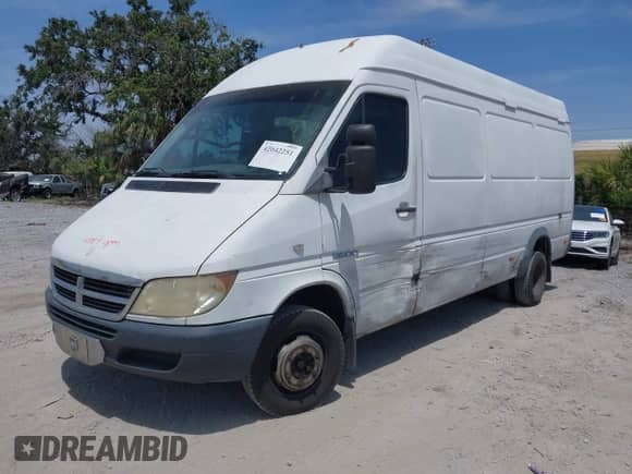 2006 Dodge Sprinter z VIN WD0PD544965959753, wystawiony jako IAAI lot #42042251 z przebiegiem 233 869 mil mil oraz . Historia ofert i sprzedaży dostępna na DreamBid. Obrazek 2.