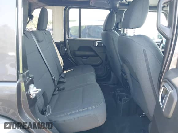 2025 Jeep Wrangler Sahara z VIN 1C4PJXEN5SW525130, wystawiony jako IAAI lot #43257826 z przebiegiem 5 387 mil mil oraz . Historia ofert i sprzedaży dostępna na DreamBid. Obrazek 8.