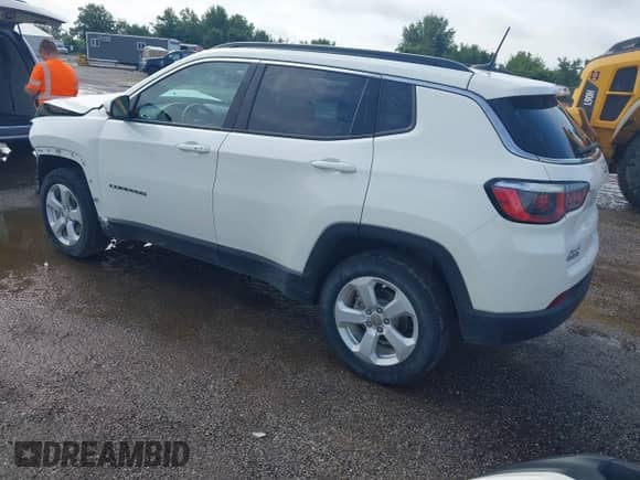 2020 Jeep Compass Latitude with VIN 3C4NJDBB3LT205134, listed as a IAAI auction lot 42962945 with 58,003 mi miles and . Bid and sale history available at DreamBid. Image 3.