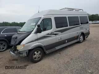 2005 Dodge Sprinter with VIN WD2PD744555732352, listed as a Copart auction lot 65181804 with 173,409 mi miles and Salvage title. Bid and sale history available at DreamBid. Image 1.