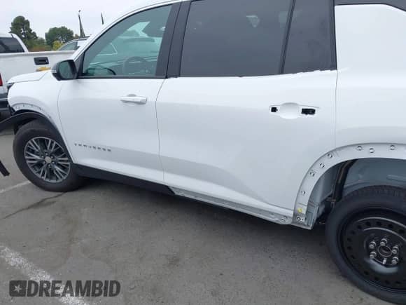 2024 Chevrolet Traverse FWD LT with VIN 1GNERGKS4RJ234353, listed as a IAAI auction lot 42726489 with 7,334 mi miles and . Bid and sale history available at DreamBid. Image 15.