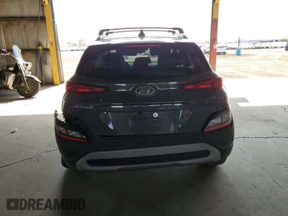 2023 Hyundai Kona SEL с VIN KM8K32ABXPU989662, выставлен на аукционе Copart как лот 68857465 с пробегом 22 928 миль миль и Списание • Salvage title. История ставок и продаж доступна на DreamBid. Изображение 6.