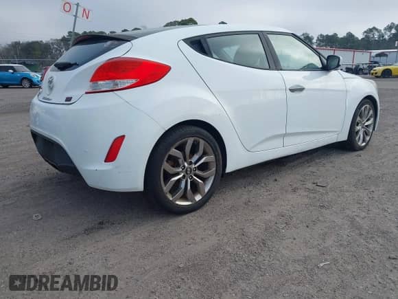 2014 Hyundai Veloster z VIN KMHTC6ADXEU213073, wystawiony jako IAAI lot #41551346 z przebiegiem 130 549 mil mil oraz . Historia ofert i sprzedaży dostępna na DreamBid. Obrazek 4.