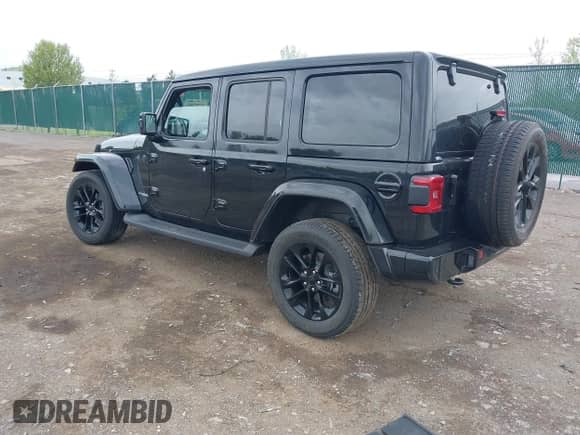 2021 Jeep Wrangler Unlimited Sahara Altitude z VIN 1C4HJXEG2MW622665, wystawiony jako IAAI lot #42257397 z przebiegiem 36 406 mil mil oraz . Historia ofert i sprzedaży dostępna na DreamBid. Obrazek 3.