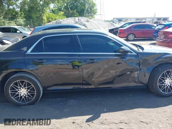 2014 Chrysler 300 с VIN 2C3CCARG4EH103827, выставлен на аукционе IAAI как лот 42700540 с пробегом 97 290 миль миль и . История ставок и продаж доступна на DreamBid. Изображение 13.