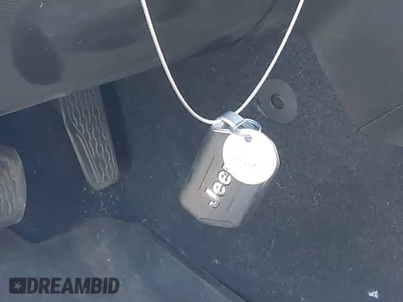 2021 Jeep Wrangler Unlimited Sahara Altitude z VIN 1C4HJXEN5MW659188, wystawiony jako IAAI lot #41414960 z przebiegiem 72 698 mil mil oraz . Historia ofert i sprzedaży dostępna na DreamBid. Obrazek 11.