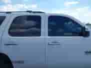 2013 Chevrolet Tahoe LS z VIN 1GNSCAE09DR120953, wystawiony jako IAAI lot #43337822 z przebiegiem 218 955 mil mil oraz . Historia ofert i sprzedaży dostępna na DreamBid. Obrazek 13.