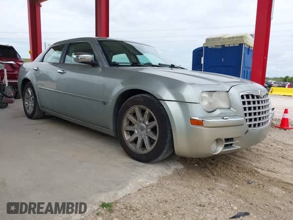 2006 Chrysler 300 C with VIN 2C3LA63H46H396442, listed as a IAAI auction lot 43040051 with 136,196 mi miles and . Bid and sale history available at DreamBid. Image 1.