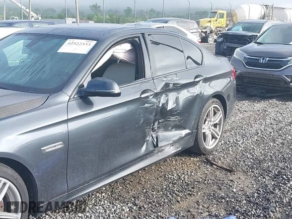 2015 BMW 5 Series 535i с VIN WBA5B1C53FD922533, выставлен на аукционе IAAI как лот 42522333 с пробегом 70 574 миль миль и . История ставок и продаж доступна на DreamBid. Изображение 6.