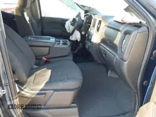 2020 Chevrolet Silverado 1500 Custom z VIN 1GCRYBEH2LZ367153, wystawiony jako IAAI lot #43113965 z przebiegiem 53 305 mil mil oraz . Historia ofert i sprzedaży dostępna na DreamBid. Obrazek 5.