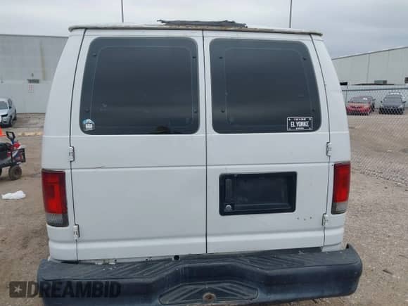 2008 Ford Econoline Cargo Commercial z VIN 1FTNS24L68DA24209, wystawiony jako IAAI lot #41206100 z przebiegiem 211 288 mil mil oraz . Historia ofert i sprzedaży dostępna na DreamBid. Obrazek 16.