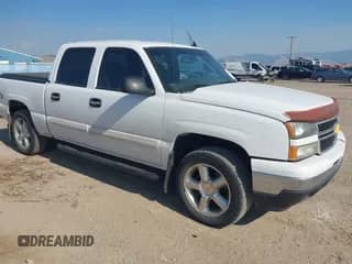 2006 Chevrolet Silverado 1500 LT2 z VIN 2GCEK13T261225237, wystawiony jako IAAI lot #43035327 z przebiegiem 141 371 mil mil oraz . Historia ofert i sprzedaży dostępna na DreamBid. Obrazek 1.