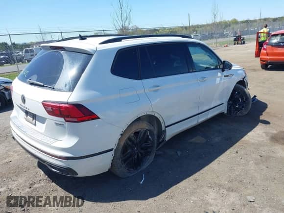 2022 Volkswagen Tiguan SE R-Line Black с VIN 3VV8B7AXXNM095478, выставлен на аукционе IAAI как лот 42056142 с пробегом 24 609 миль миль и . История ставок и продаж доступна на DreamBid. Изображение 4.