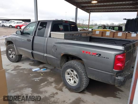 2007 Dodge Dakota SLT with VIN 1D7HW42K37S180165, listed as a IAAI auction lot 41946593 with 389,607 mi miles and . Bid and sale history available at DreamBid. Image 3.