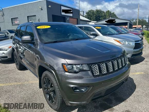 2017 Jeep Grand Cherokee Altitude with VIN 1C4RJFAG2HC905952, listed as a Copart auction lot 86542135 with 135,013 mi miles and Clean title. Bid and sale history available at DreamBid. Image 1.