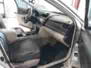 2013 Toyota Camry LE z VIN 4T1BD1FK8DU064728, wystawiony jako IAAI lot #42398146 z przebiegiem 100 867 mil mil oraz . Historia ofert i sprzedaży dostępna na DreamBid. Obrazek 5.