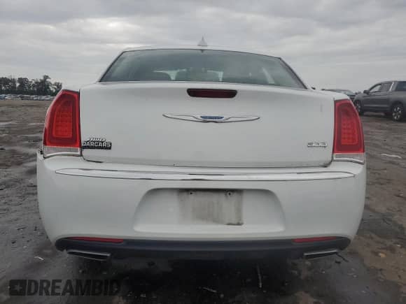 2018 Chrysler 300 Limited with VIN 2C3CCAKG4JH191928, listed as a Copart auction lot 67818495 with 43,323 mi miles and Salvage title. Bid and sale history available at DreamBid. Image 6.