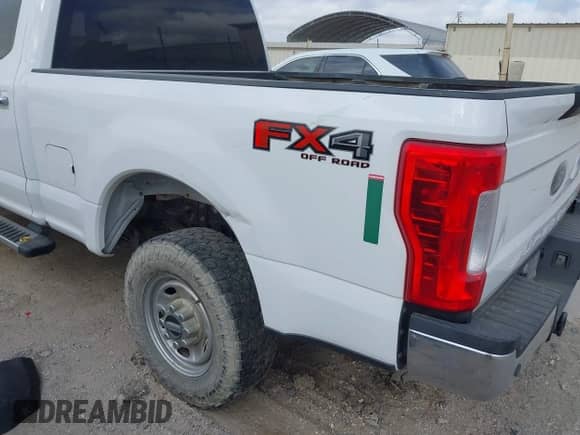 2018 Ford F-250 Platinum with VIN 1FT7W2BT7JEB09060, listed as a IAAI auction lot 43505578 with 283,434 mi miles and . Bid and sale history available at DreamBid. Image 19.