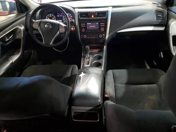 2015 Nissan Altima SV с VIN 1N4AL3AP8FC292891, выставлен на аукционе Copart как лот 54988305 с пробегом 176 661 миль миль и Списание • Salvage title. История ставок и продаж доступна на DreamBid. Изображение 8.