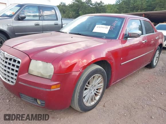 2010 Chrysler 300 Touring Signature с VIN 2C3CA5CV3AH192613, выставлен на аукционе IAAI как лот 43159240 с пробегом Не указан миль и . История ставок и продаж доступна на DreamBid. Изображение 16.