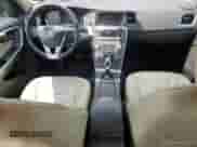 2016 Volvo S60 T5 Premier z VIN YV1612TK3G2414236, wystawiony jako Copart lot #64383265 z przebiegiem 130 704 mil mil oraz Szkoda całkowita • Salvage title. Historia ofert i sprzedaży dostępna na DreamBid. Obrazek 8.