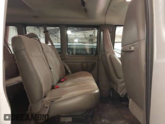2008 Chevrolet Express Passenger with VIN 1GAGG25K581113442, listed as a IAAI auction lot 41770836 with 172,065 mi miles and . Bid and sale history available at DreamBid. Image 8.