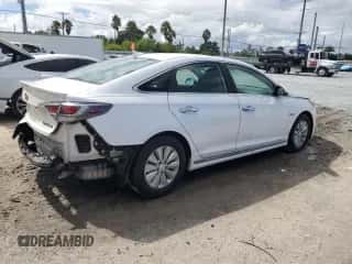2016 Hyundai Sonata SE z VIN KMHE24L16GA041485, wystawiony jako Copart lot #85714375 z przebiegiem 111 287 mil mil oraz Szkoda całkowita • Salvage title. Historia ofert i sprzedaży dostępna na DreamBid. Obrazek 3.