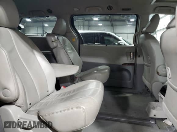 2013 Toyota Sienna XLE AAS z VIN 5TDYK3DCXDS301834, wystawiony jako Copart lot #83844755 z przebiegiem 154 282 mil mil oraz Szkoda całkowita • Salvage title. Historia ofert i sprzedaży dostępna na DreamBid. Obrazek 11.