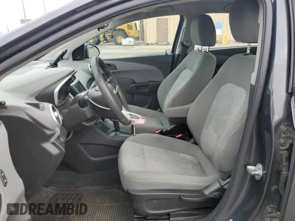 2018 Chevrolet Sonic LS с VIN 1G1JB5SH1J4121041, выставлен на аукционе Copart как лот 64307155 с пробегом 126 610 миль миль и Списание • Salvage title. История ставок и продаж доступна на DreamBid. Изображение 7.
