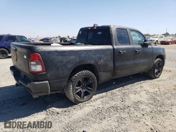 2022 Ram 1500 Big Horn z VIN 1C6SRFBTXNN131415, wystawiony jako Copart lot #81207775 z przebiegiem 55 404 mil mil oraz Czysty tytuł • Clean title. Historia ofert i sprzedaży dostępna na DreamBid. Obrazek 3.