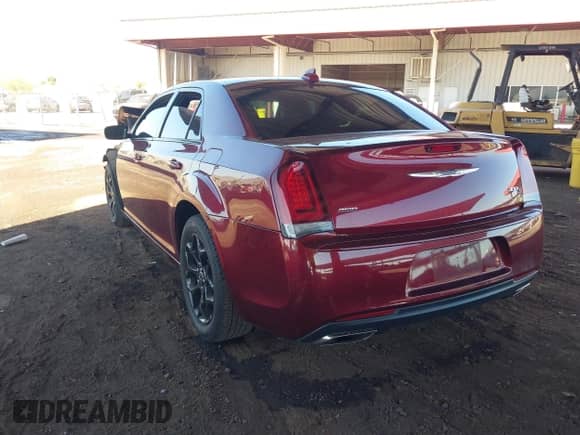 2020 Chrysler 300 S с VIN 2C3CCAGG3LH131585, выставлен на аукционе IAAI как лот 42544453 с пробегом 82 691 миль миль и . История ставок и продаж доступна на DreamBid. Изображение 3.