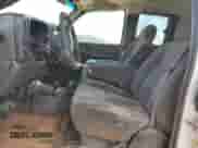2007 Chevrolet Silverado 2500HD Work Truck z VIN 1GCHK29U87E108250, wystawiony jako Copart lot #77108494 z przebiegiem 342 711 mil mil oraz Czysty tytuł • Clean title. Historia ofert i sprzedaży dostępna na DreamBid. Obrazek 7.
