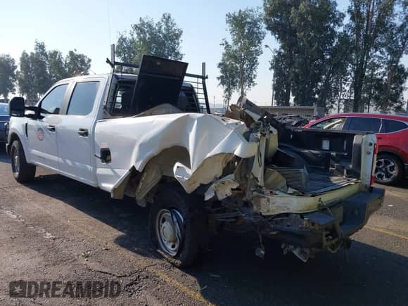 2019 Ford F-250 XL with VIN 1FT7W2A62KEC55489, listed as a IAAI auction lot 42848656 with 230,291 mi miles and . Bid and sale history available at DreamBid. Image 3.