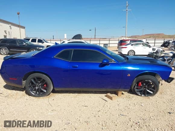 2019 Dodge Challenger R/T Scat Pack z VIN 2C3CDZFJXKH625661, wystawiony jako IAAI lot #43440616 z przebiegiem 57 047 mil mil oraz . Historia ofert i sprzedaży dostępna na DreamBid. Obrazek 14.
