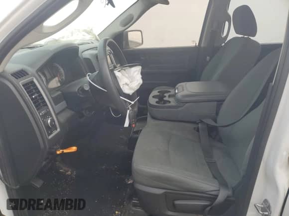 2019 Ram 1500 Express z VIN 1C6RR7KT4KS508595, wystawiony jako Copart lot #58921385 z przebiegiem 8 708 mil mil oraz Szkoda całkowita • Salvage title. Historia ofert i sprzedaży dostępna na DreamBid. Obrazek 7.