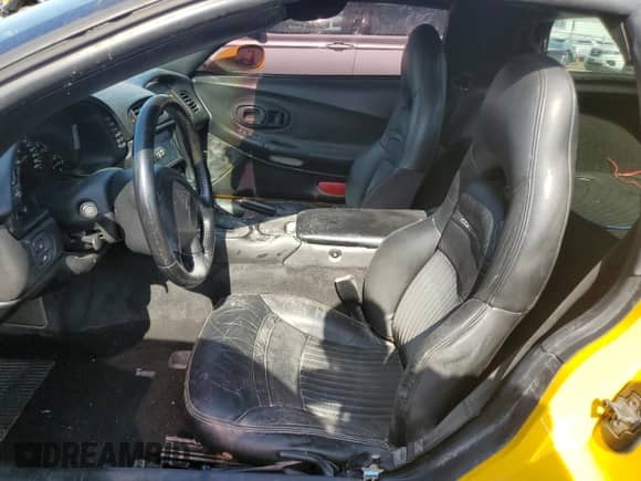 2002 Chevrolet Corvette с VIN 1G1YY22G825118779, выставлен на аукционе Copart как лот 52205775 с пробегом 115 370 миль миль и Списание • Salvage title. История ставок и продаж доступна на DreamBid. Изображение 7.